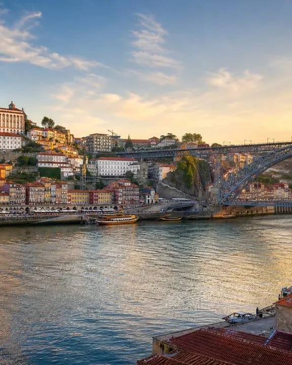 Tek eSIM ile Porto'dan adalara